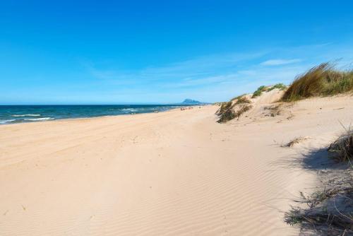 a sandy beach with the ocean in the background at La Milotxa in Adsubia