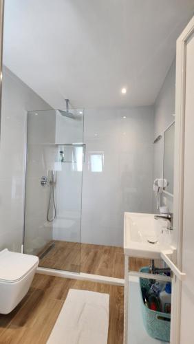 Bilik mandi di Seasons Apartment's Vlora