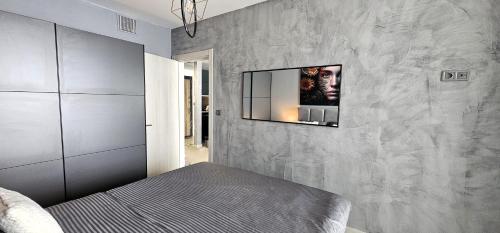 Postel nebo postele na pokoji v ubytování Skopje Sky Oasis