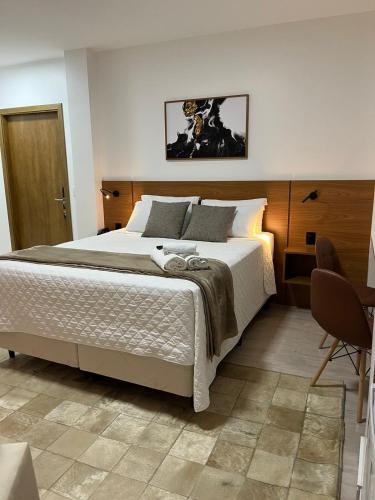 a bedroom with a large bed in a room at Zallon Hotel Executivo in Lajeado