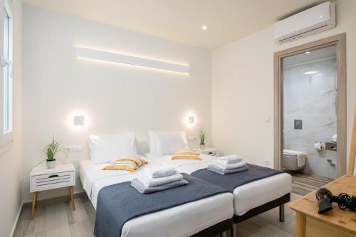 Postel nebo postele na pokoji v ubytování Windrose Apartments - Shared Pool