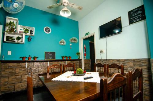 TV a/nebo společenská místnost v ubytování Capital Hostel
