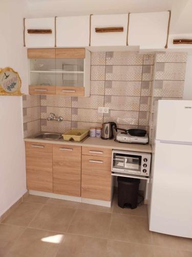 Kuchyň nebo kuchyňský kout v ubytování Kalymnos Platy Gialos Mousellis Makis Apartments