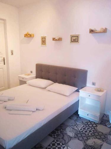 Postel nebo postele na pokoji v ubytování Kalymnos Platy Gialos Mousellis Makis Apartments