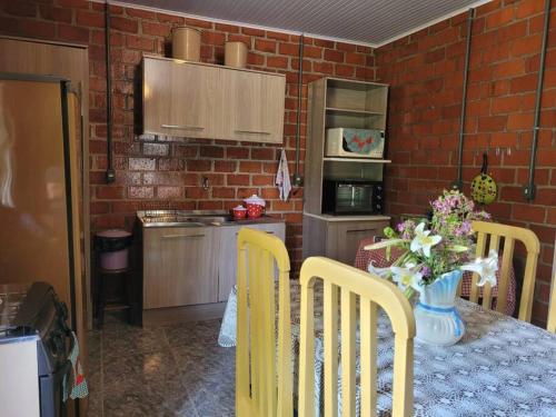 Küche/Küchenzeile in der Unterkunft Casa de campo em Carlos Barbosa - Serra Gaúcha