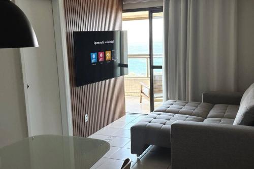 Зона вітальні в Apartamento Total Vista do Mar.