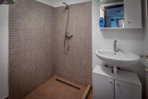 Koupelna v ubytování Beautiful apartment for two with a pool