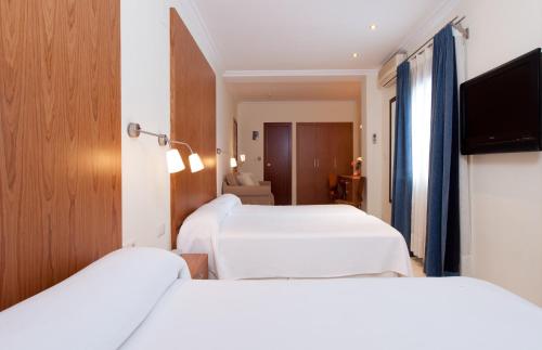 Кровать или кровати в номере Hotel MR Costa Blanca