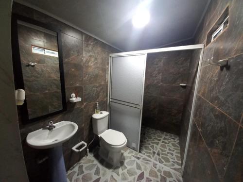 Bilik mandi di APARTAMENTOS LIZ MARIA