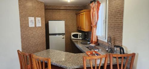 Una cocina o kitchenette en First Class at Naama Bay Hotel Appartments