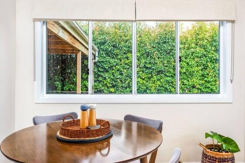 Κήπος έξω από το Convenient 3/bedroom Guest House in Adamstown