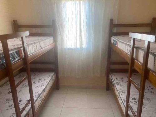 Двох'ярусне ліжко або двоярусні ліжка в номері Chácara Ohana