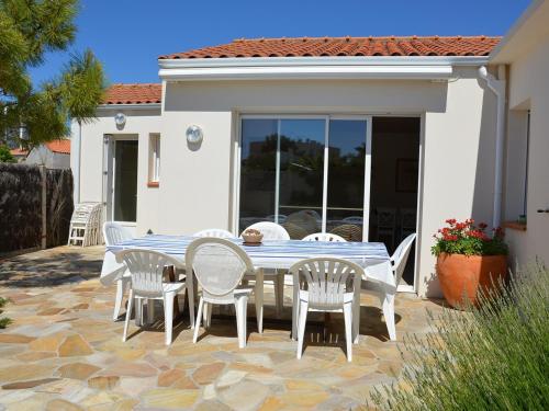 Maison bord de mer pour 9 pers. avec terrasse, BBQ, WiFi - à 300m de la plage, tout confort - FR-1-323-501