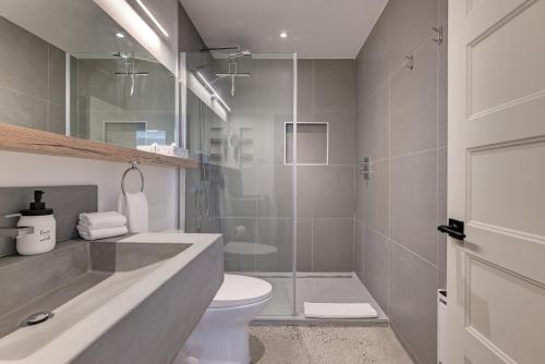 Un baño de Pine Tree Lodge