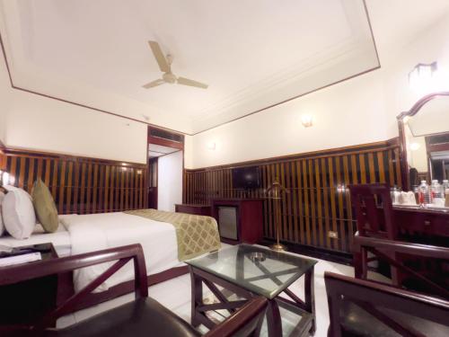 a hotel room with a bed and a table at Hotel Mera Mann in Lucknow