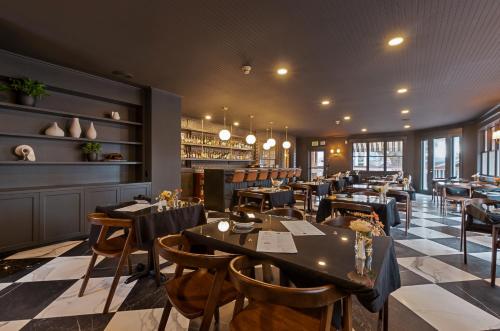 a restaurant with tables and chairs and a bar at Greenbriar Inn in Coeur d'Alene