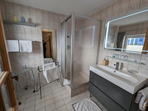 a bathroom with a sink and a shower at Ferienwohnung Jodlschmid in Ruhpolding