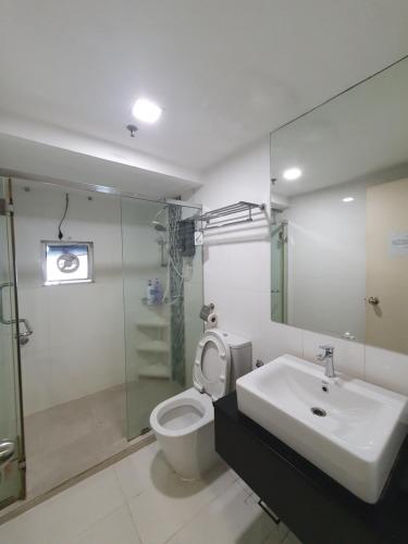 a bathroom with a sink and a toilet and a mirror at Fantastic Seaview Loft 2R2B 9Pax #Maritime in Jelutong