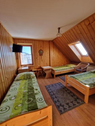 a bedroom with three beds in a room at Pokoje Gościnne u Cześka in Kluszkowce