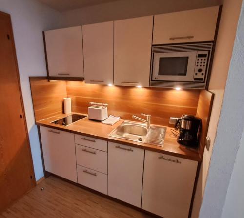 Zdjęcie z galerii obiektu Appartements Bergheim w mieście Pettneu am Arlberg