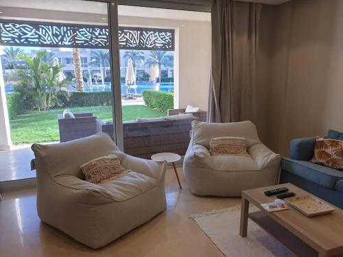 Mangroovy - 2BR Prodigious Ground Pool & Sea view