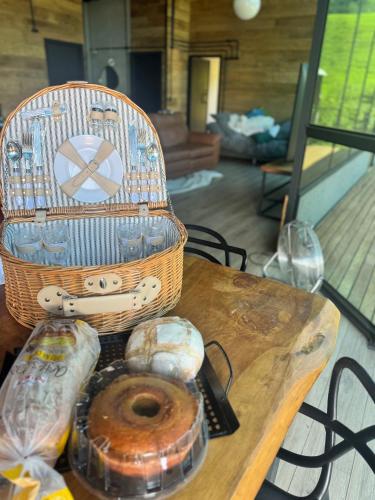 Posezení v ubytování Maravilhosa casa com Cachoeira