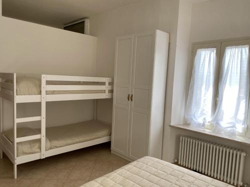 a small bedroom with a bunk bed and a bunk bed at Terrazza su Tocco in Tocco da Casauria