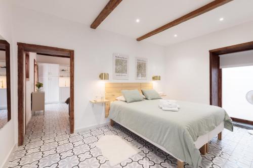 a white bedroom with a large bed in a room at Casa Canaria Azucena in Los Llanos de Aridane