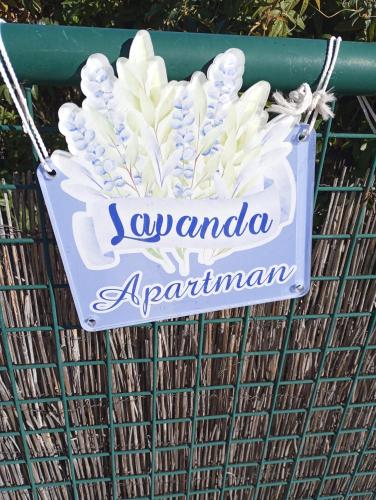 Sijil, anugerah, tanda atau dokumen lain yang dipamerkan di Apartman Lavanda M
