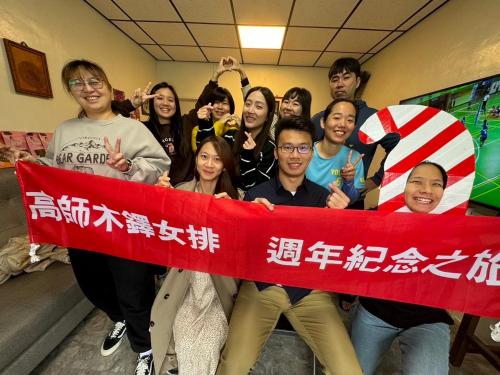 a group of people holding a red ribbon at 佳林居 in Dahu