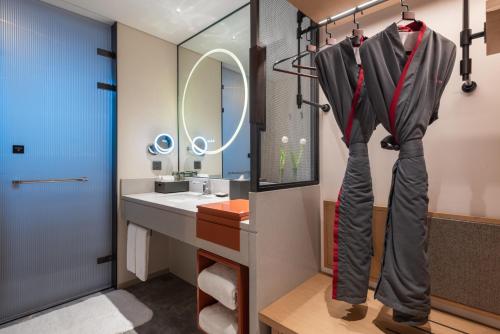 Bilik mandi di IntercityHotel Zhengzhou Zhengdong New District