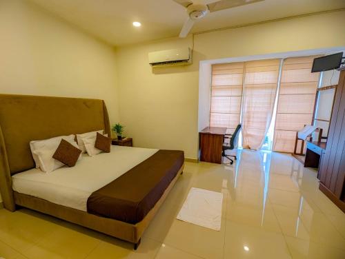 a bedroom with a bed and a desk and a window at HIDEOUT BY CMB APARTMENTS in Mount Lavinia