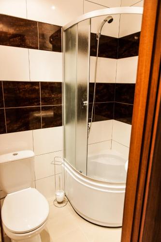 Bilik mandi di Minihotel Freedom