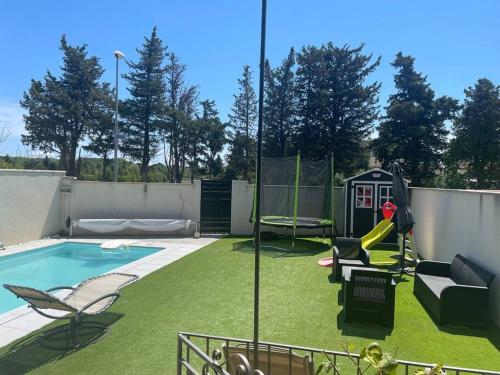 Maison 3 chambres avec piscine proche Avignon