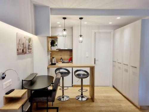 Stylish Studio near Athens Hilton, Self Check-in!