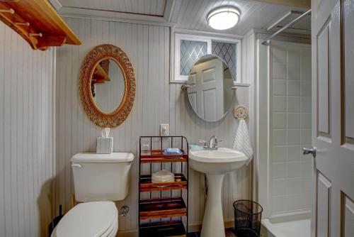 Ванна кімната в White Laurel Cottage At Linville Falls