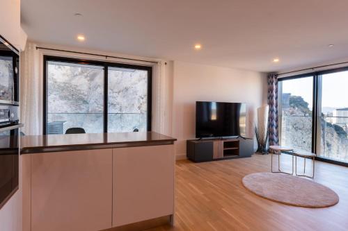 Kuchyň nebo kuchyňský kout v ubytování FORBES Suite1206