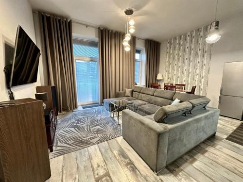 Μια τηλεόραση ή/και κέντρο ψυχαγωγίας στο Royal City Centre Apartment
