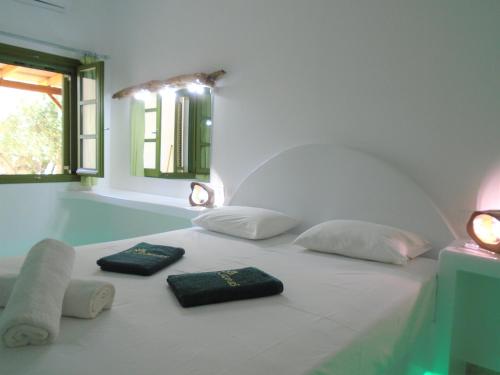 A bed or beds in a room at Leros Eleonas ApartmentS