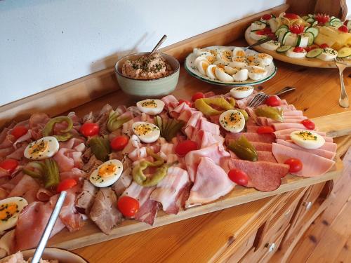 Comida en la casa de huéspedes o alrededores