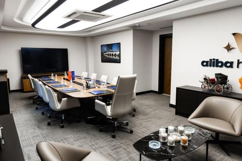 a conference room with a long table and chairs at ALİBA HOTEL in Edirne