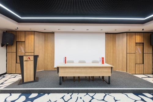 a conference room with a table and chairs at ALİBA HOTEL in Edirne