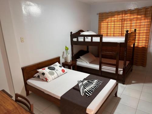 Ein Bett oder Betten in einem Zimmer der Unterkunft Mount Pinatubo Base Camp at CASA HERMOGINA