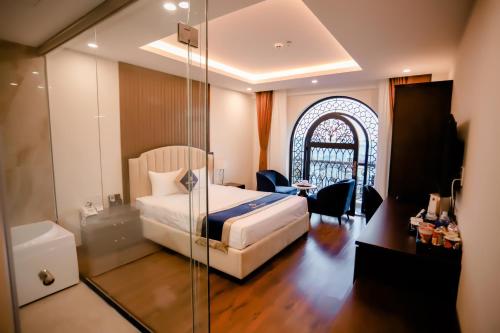 a hotel room with a bed and a bathroom at Sandals Vista Hotel in Bao Loc