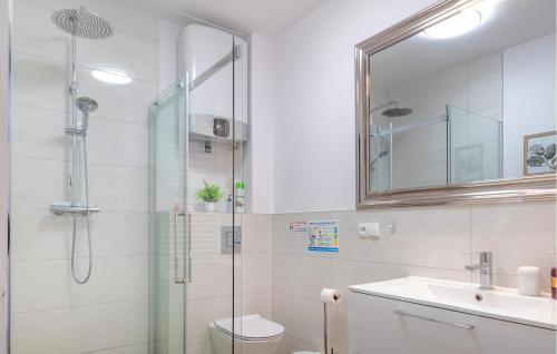 a bathroom with a shower and a toilet and a sink at Amazing Apartment In Zarnowska With Kitchen in Żarnowska