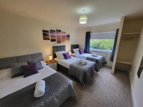 Ένα ή περισσότερα κρεβάτια σε δωμάτιο στο Large 3 bed, great for contractors, with private parking