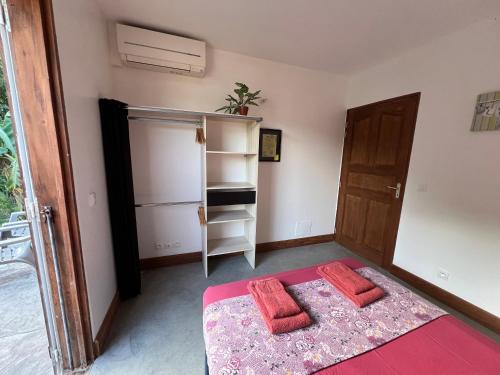 Voodi või voodid majutusasutuse Chambre Birloton toas