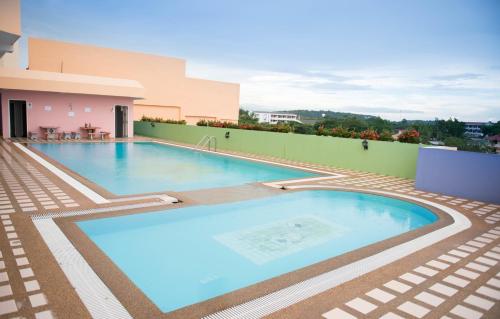 Bazén v ubytování Phayao Gateway Hotel nebo v jeho okolí