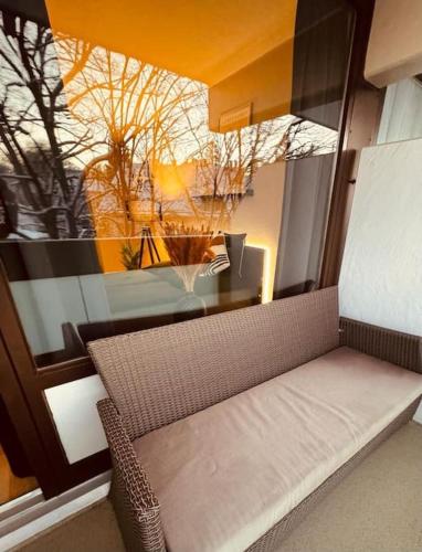 a bench sitting in a room with a window at Willkommen im „happines(t)“ in Haslach