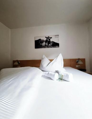 a white bed with white sheets and pillows at Haus Marinus in Jerzens